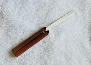 Brown Handle, Silk White Comb