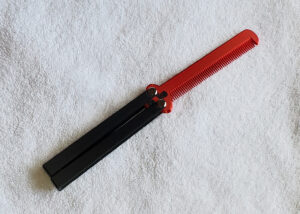 Mister Bony - Black Handle, Red Comb