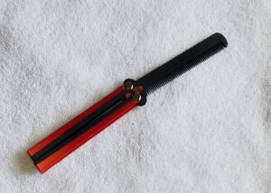 Mister Bony - TT - Silk Red and Black Handle, Black Comb